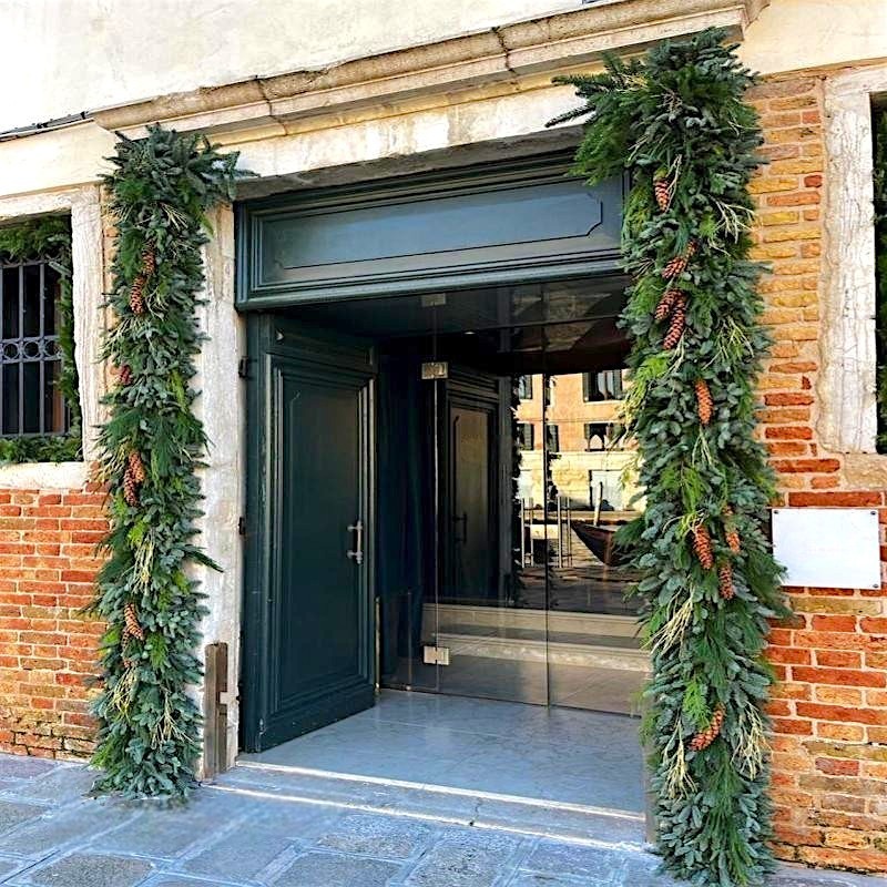 VERTICAL FESTOON